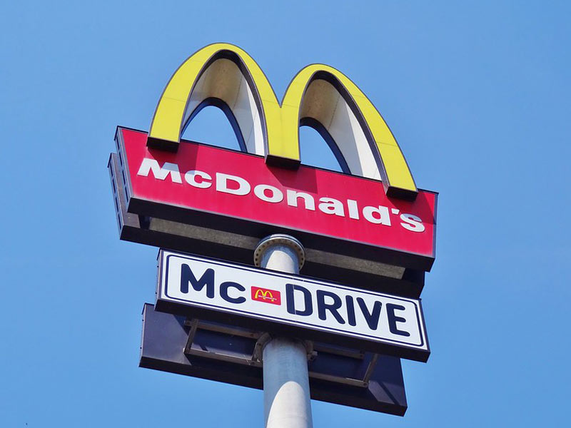 McDonald’s drive-thru foloseşte AI în preluarea comenzilor. Care sunt reacţiile